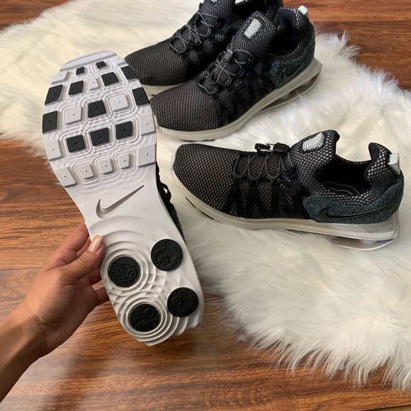 Nike shox gravity sneakers - Picture 3 of 4